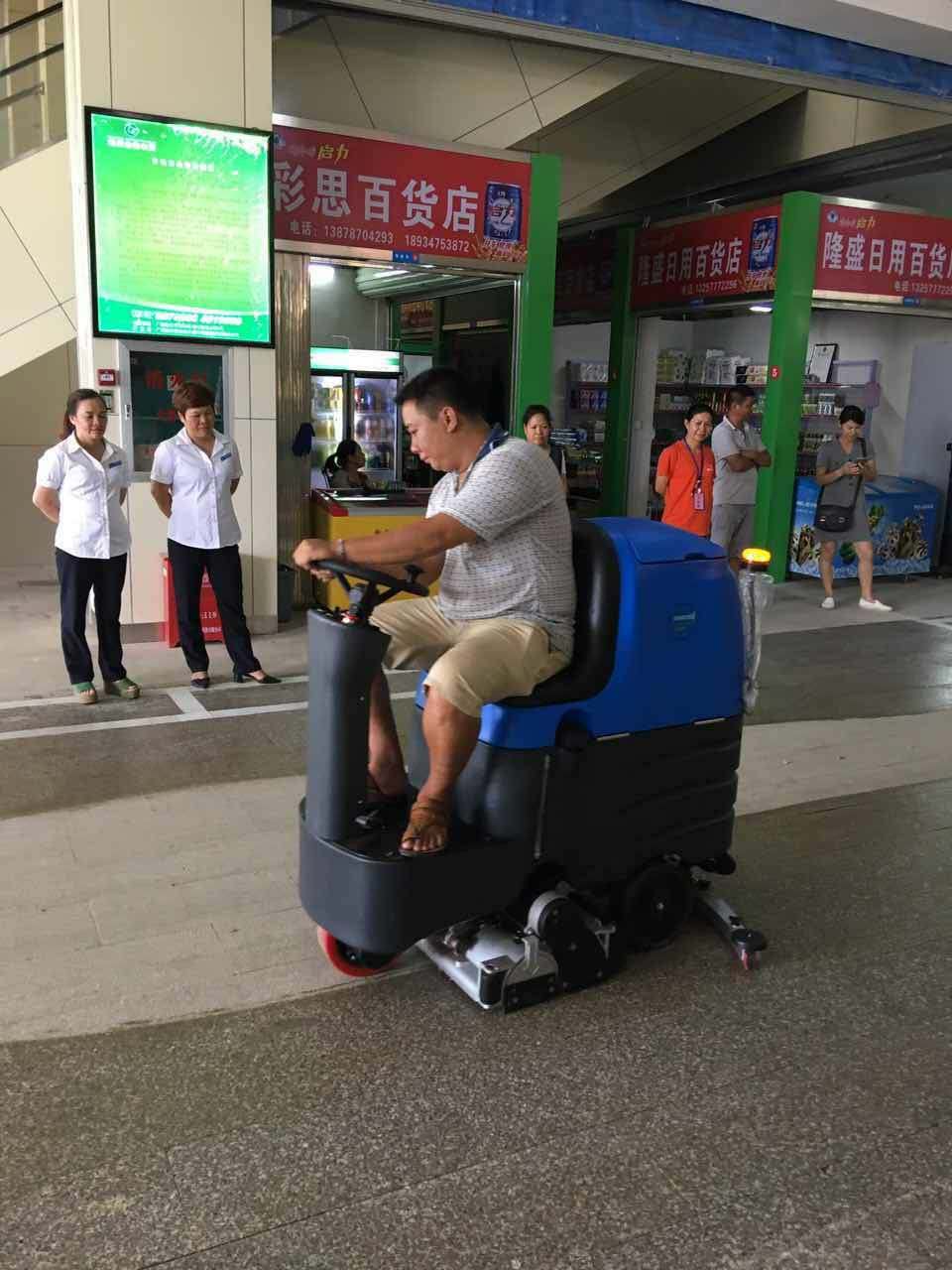 容恩掃地機(jī) 環(huán)衛(wèi)清潔新武器