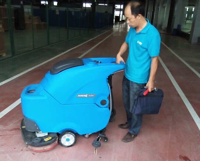 洗地機不同地面特點及清洗注意事項