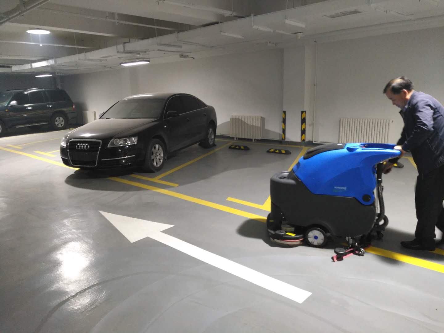 大超市的地面清洗為什么要用洗地機？