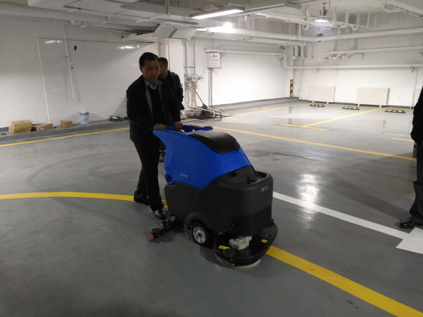 電子生產(chǎn)行業(yè)專用的全自動(dòng)洗地機(jī)使用效果怎么樣？