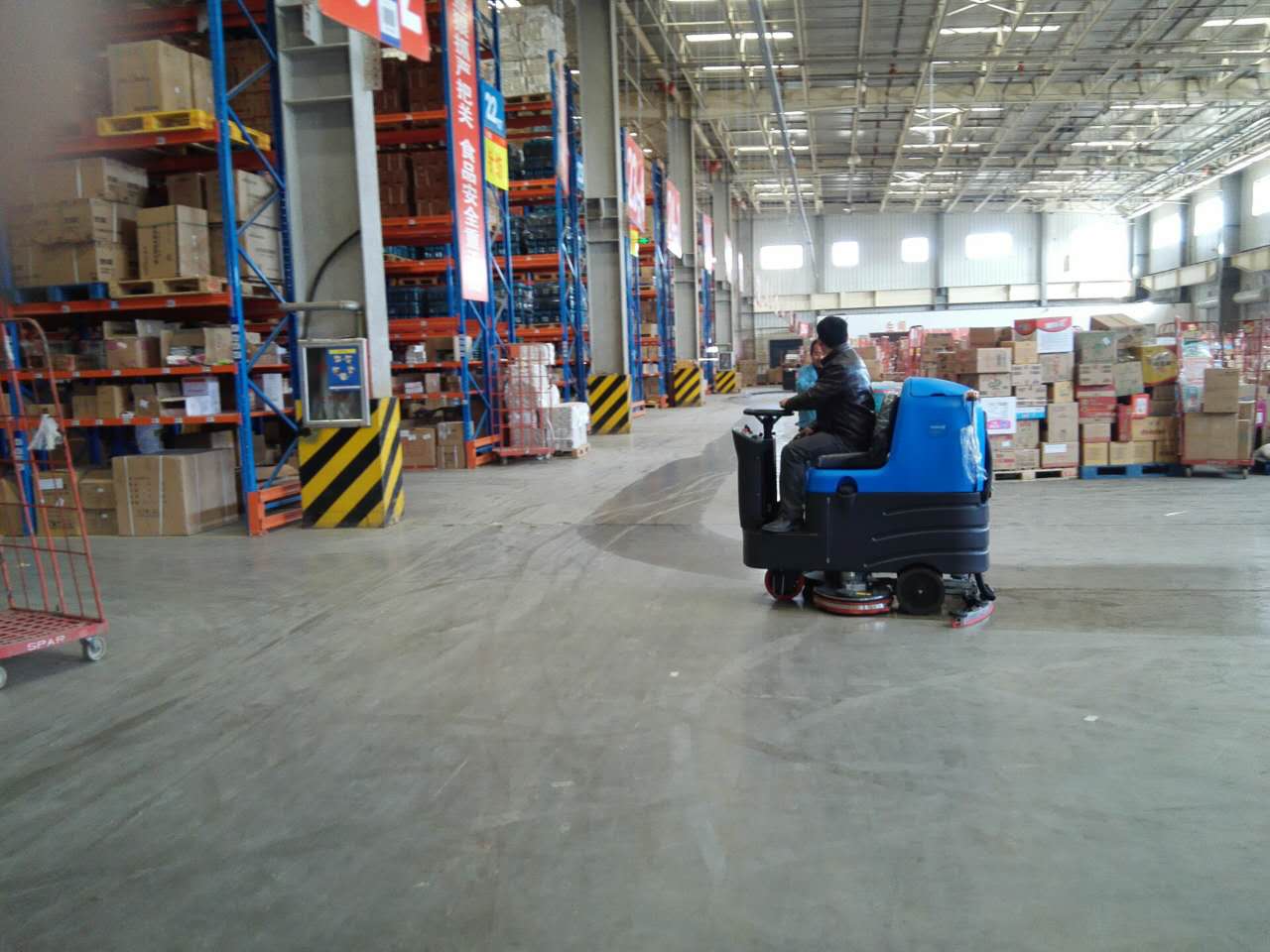 教你如何延長(zhǎng)駕駛式洗地機(jī)使用壽命