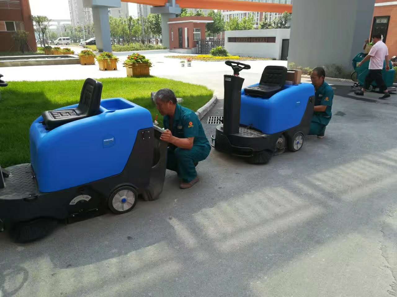 工廠車間電動手推清掃車該怎樣做日常維護？