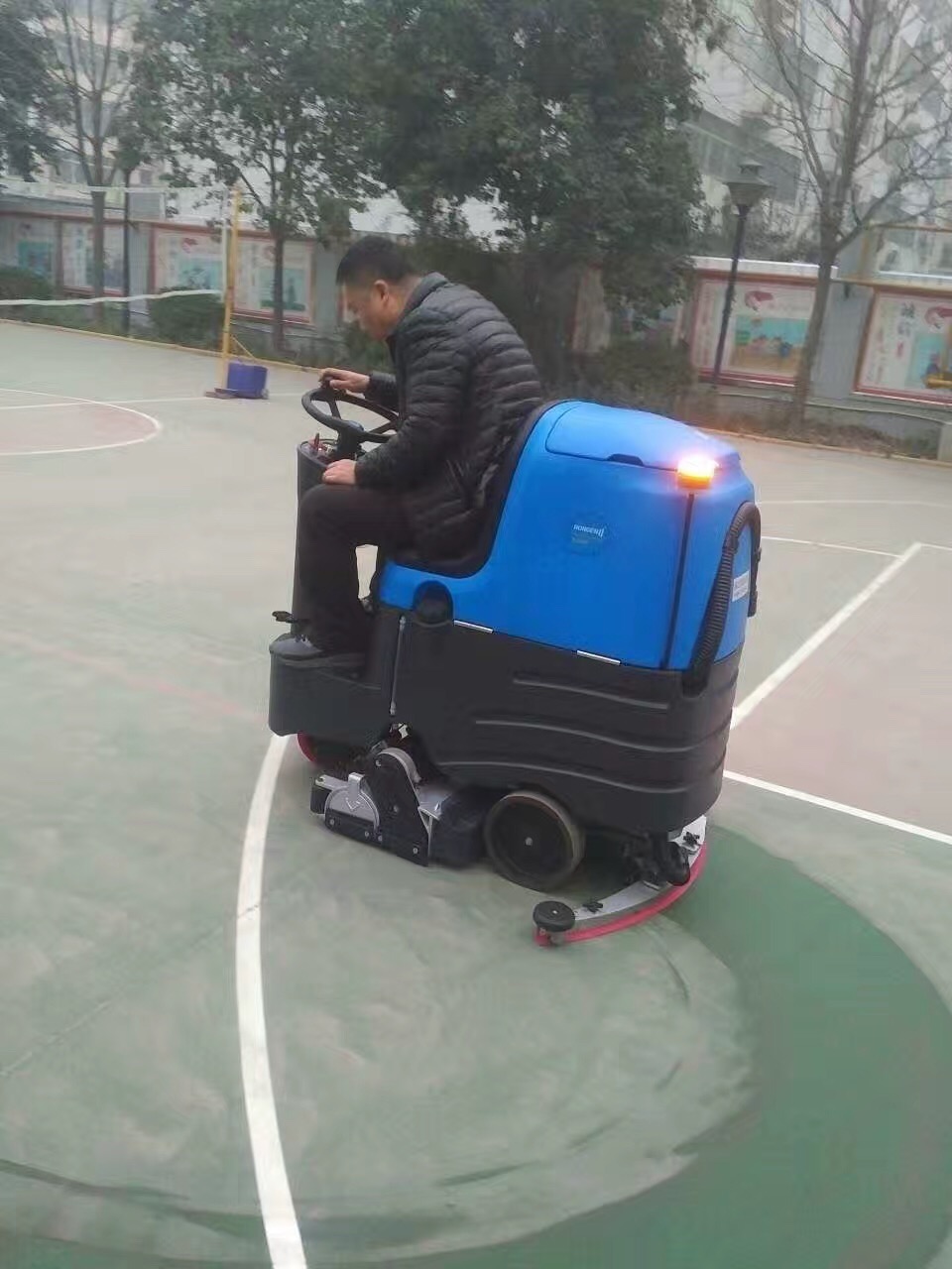 采購掃地機(jī)，就要找個靠譜的廠家