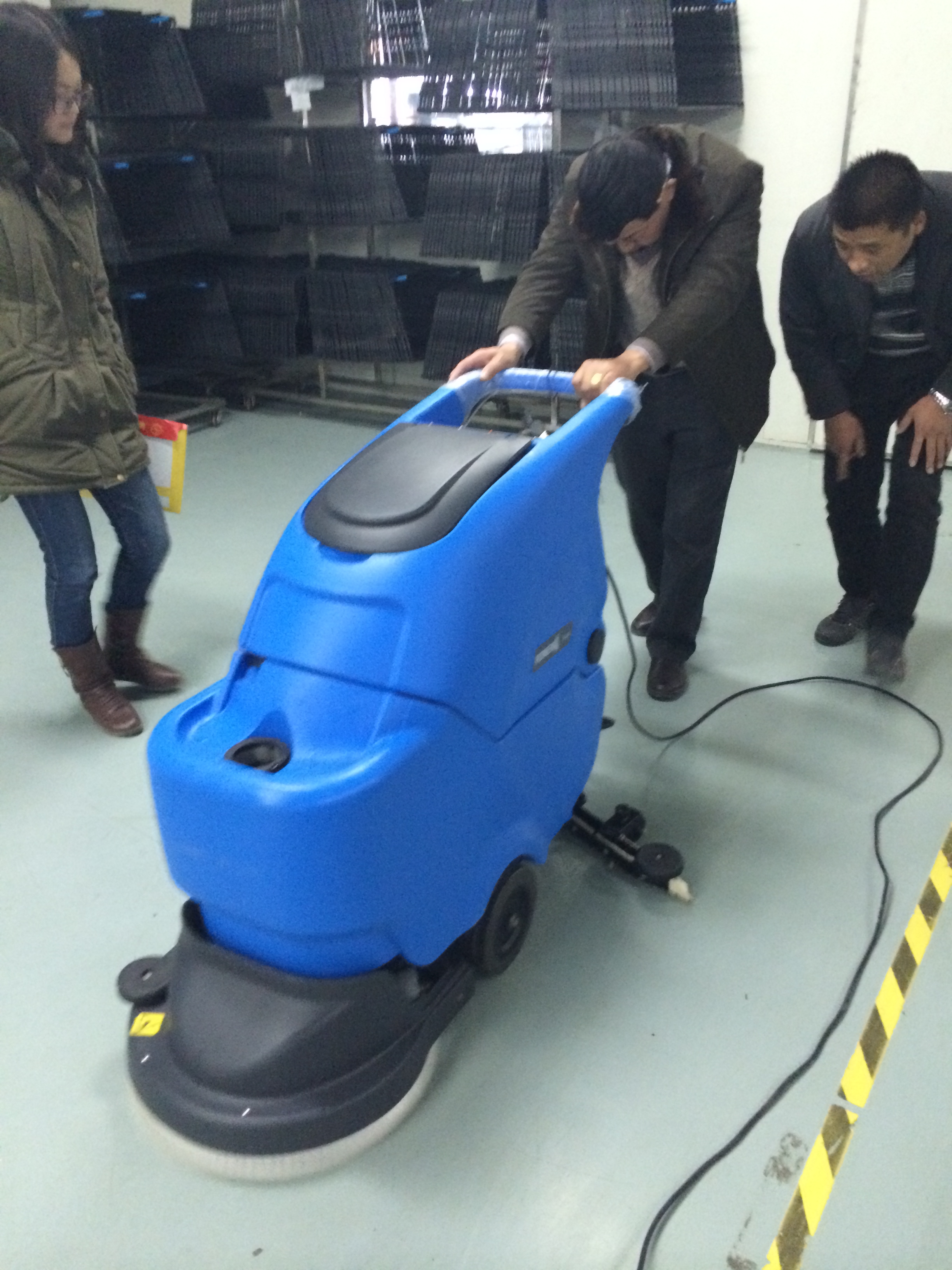 手推式洗地機(jī)清潔地面真的干凈嗎？