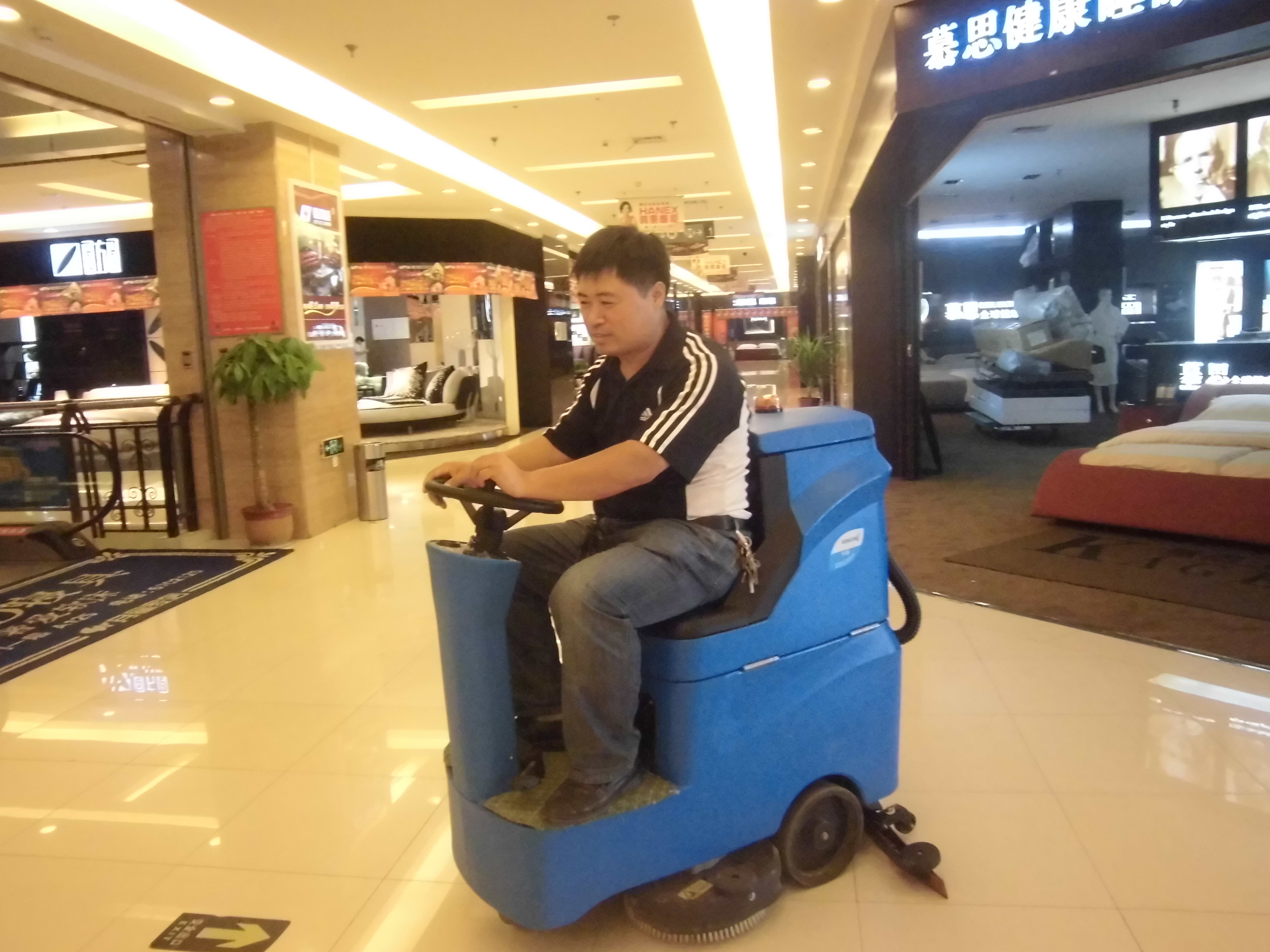 國產(chǎn)洗地機(jī)更具性價比-安徽容恩就不錯