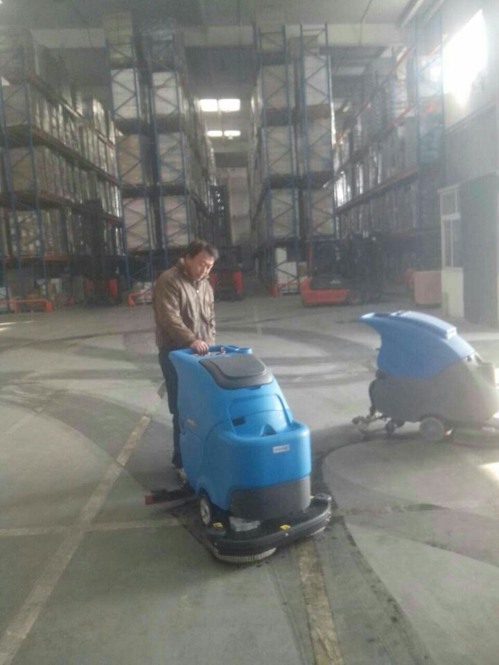 全自動(dòng)洗地機(jī)讓你不得不愛(ài)