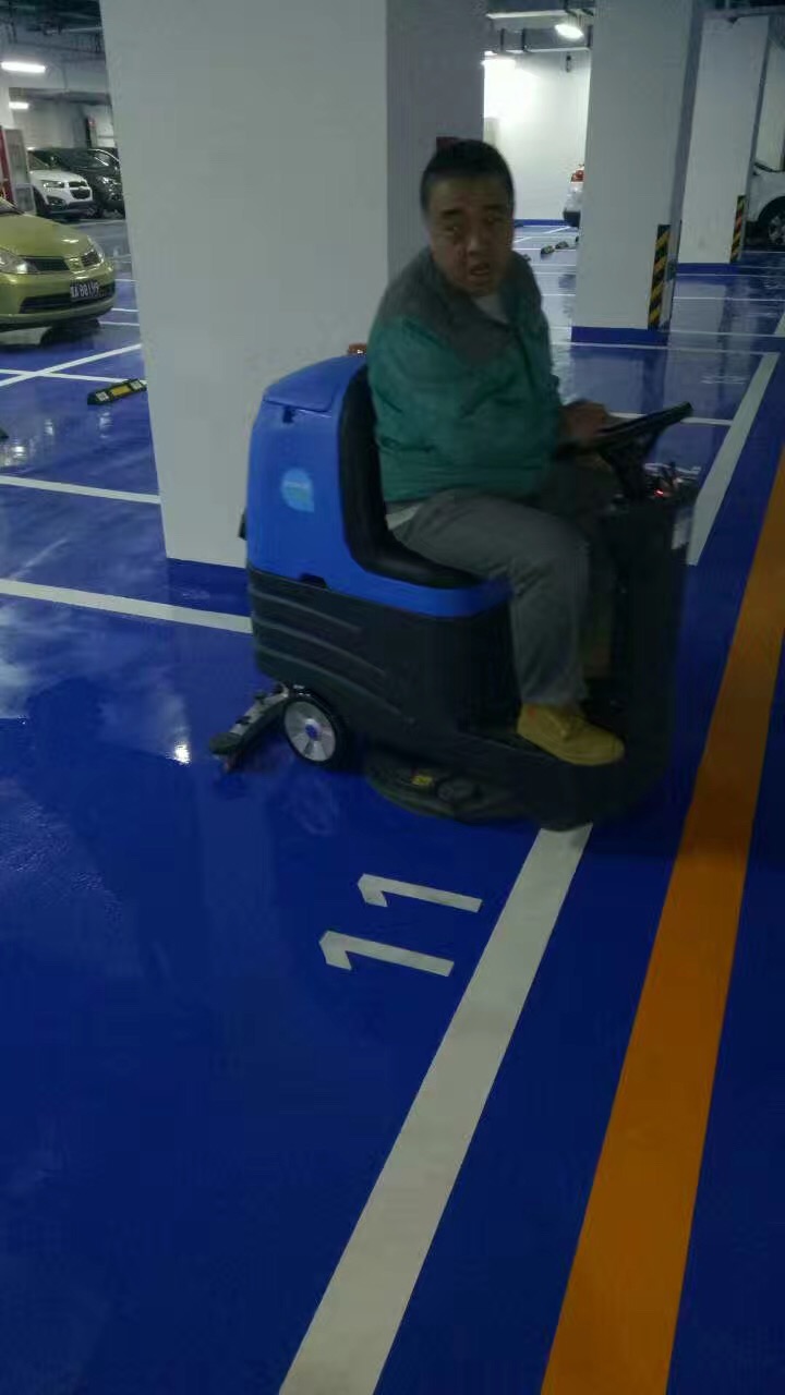 地下停車場(chǎng)為什么要用駕駛式洗地機(jī)？