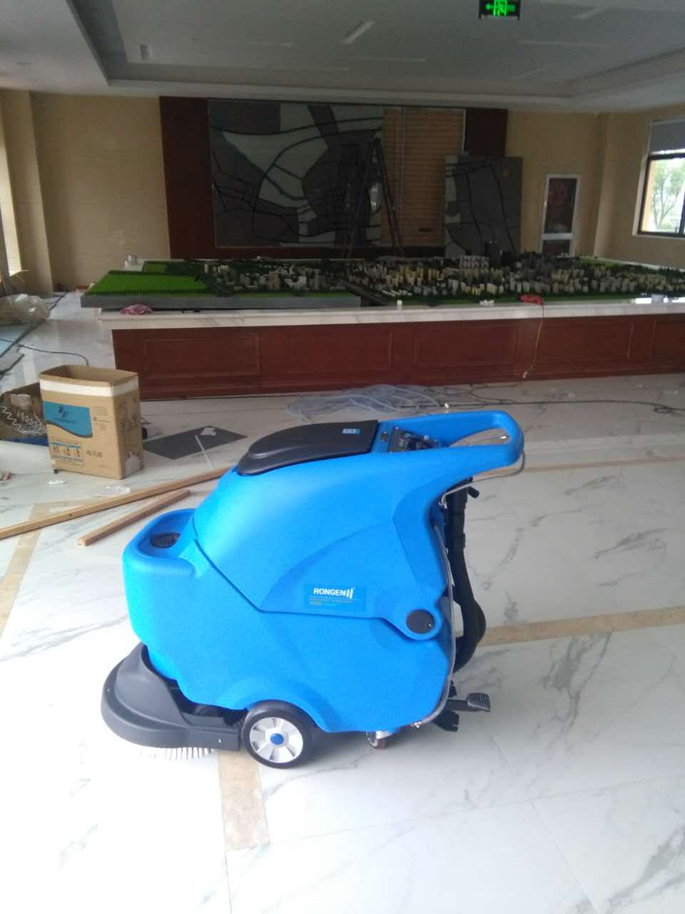 全自動洗地機(jī)不吸水究竟是因為什么原因