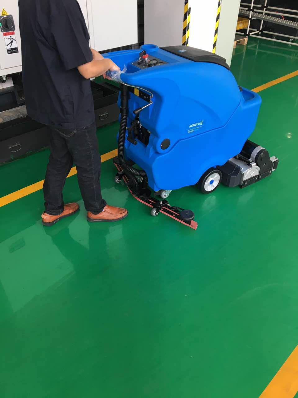 手推式自動(dòng)洗地機(jī)怎樣日常護(hù)理才正確？