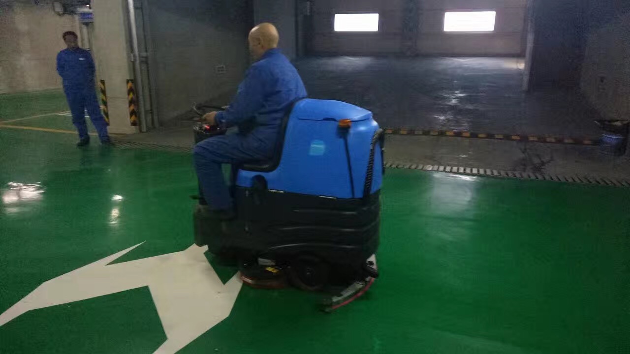 座駕式洗地機(jī)多少錢(qián)