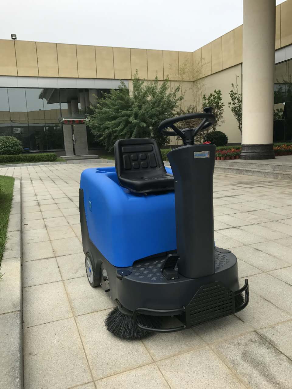 掃地機多少錢一臺？容恩掃地機廠家是這么想的